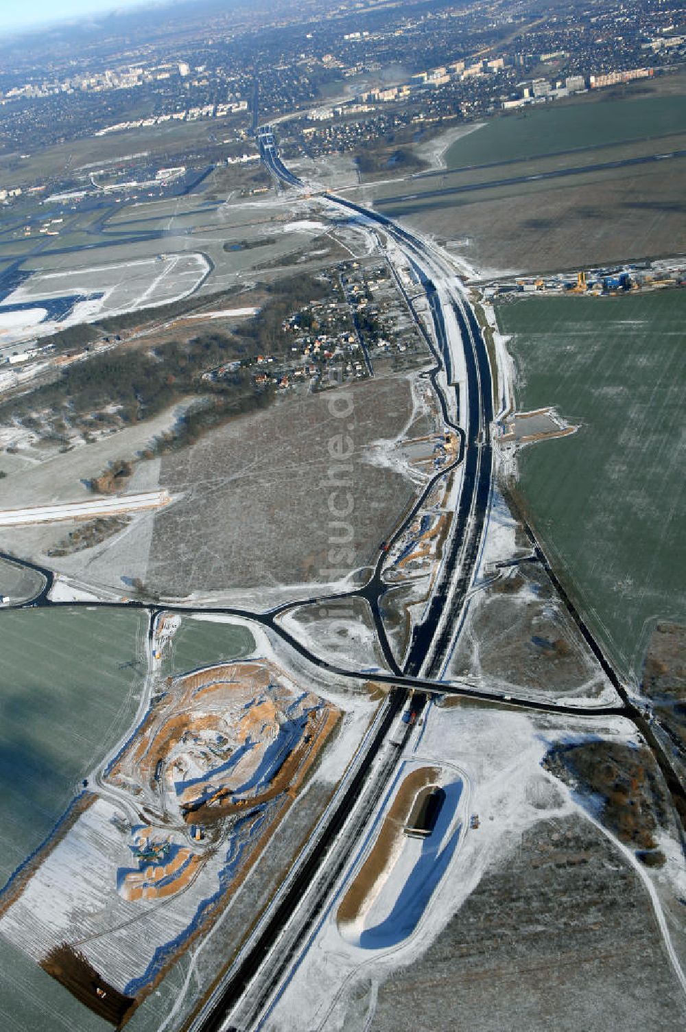 Luftbild Schönefeld - Ausbau des Flughafens Berlin-Schönefeld / Ausbau der A113n