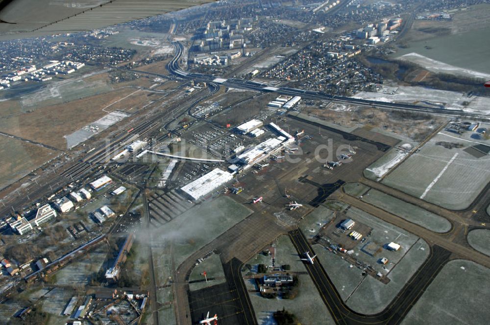 Schönefeld von oben - Ausbau des Flughafens Berlin-Schönefeld / Ausbau der A113n