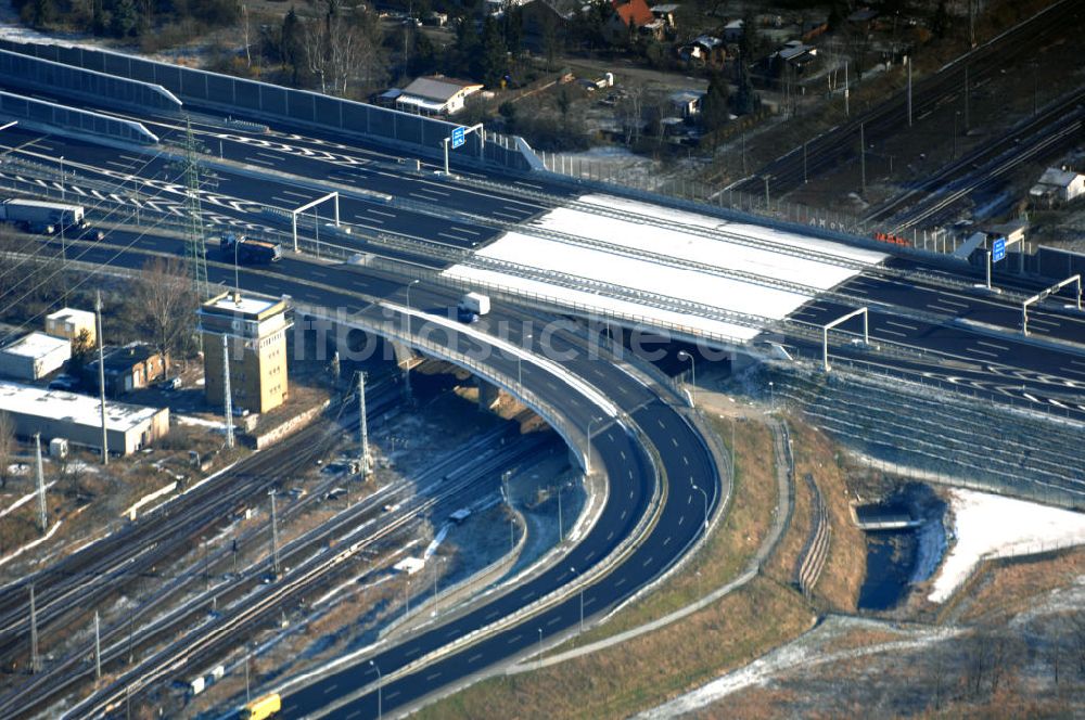 Schönefeld aus der Vogelperspektive: Ausbau des Flughafens Berlin-Schönefeld / Ausbau der A113n