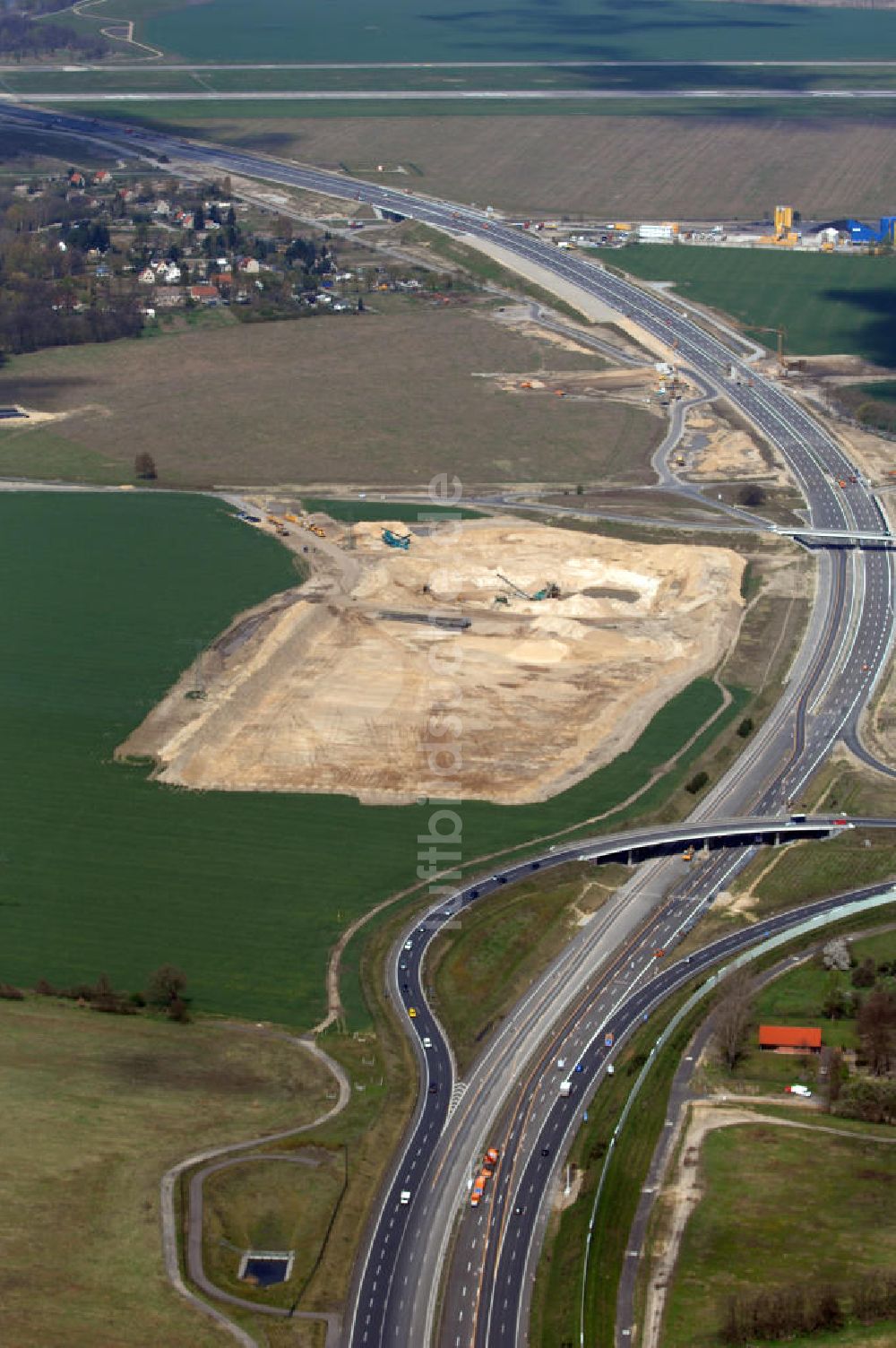 Schönefeld von oben - Ausbau des Flughafens Berlin-Schönefeld / Ausbau der A113n