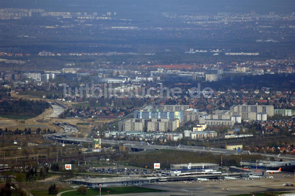 Schönefeld von oben - Ausbau des Flughafens Berlin-Schönefeld / Ausbau der A113n