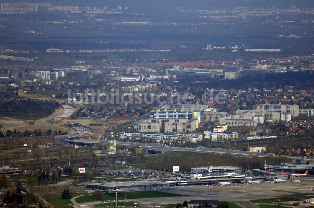 Schönefeld aus der Vogelperspektive: Ausbau des Flughafens Berlin-Schönefeld / Ausbau der A113n