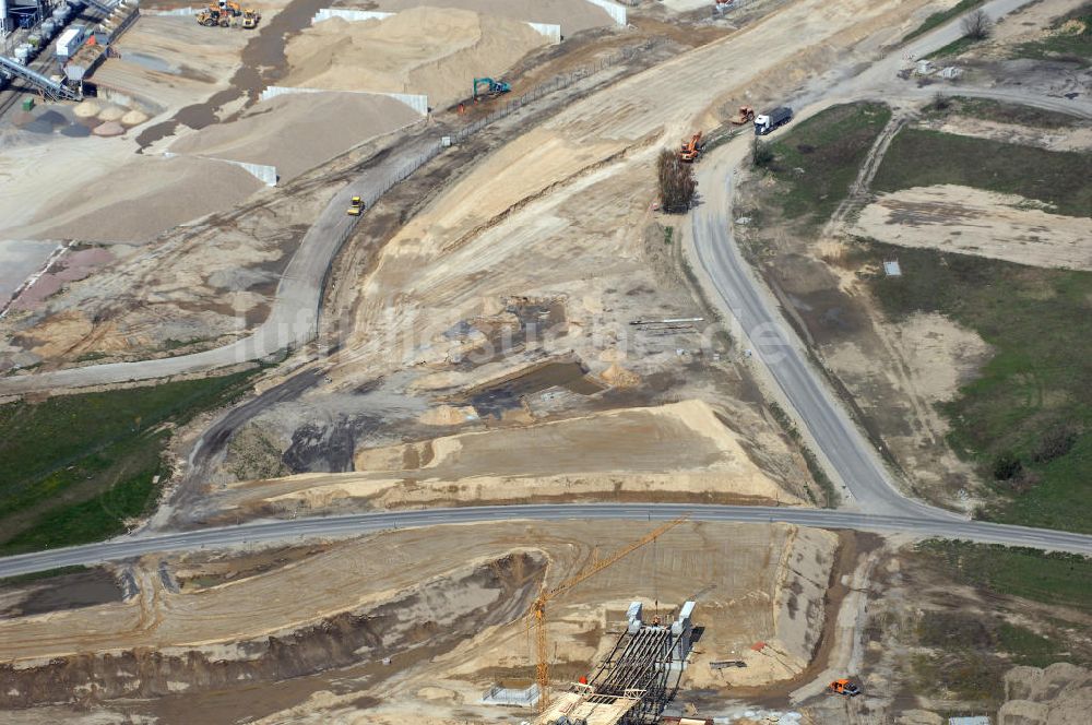 Luftbild Schönefeld - Ausbau des Flughafens Berlin-Schönefeld / Ausbau der A113n