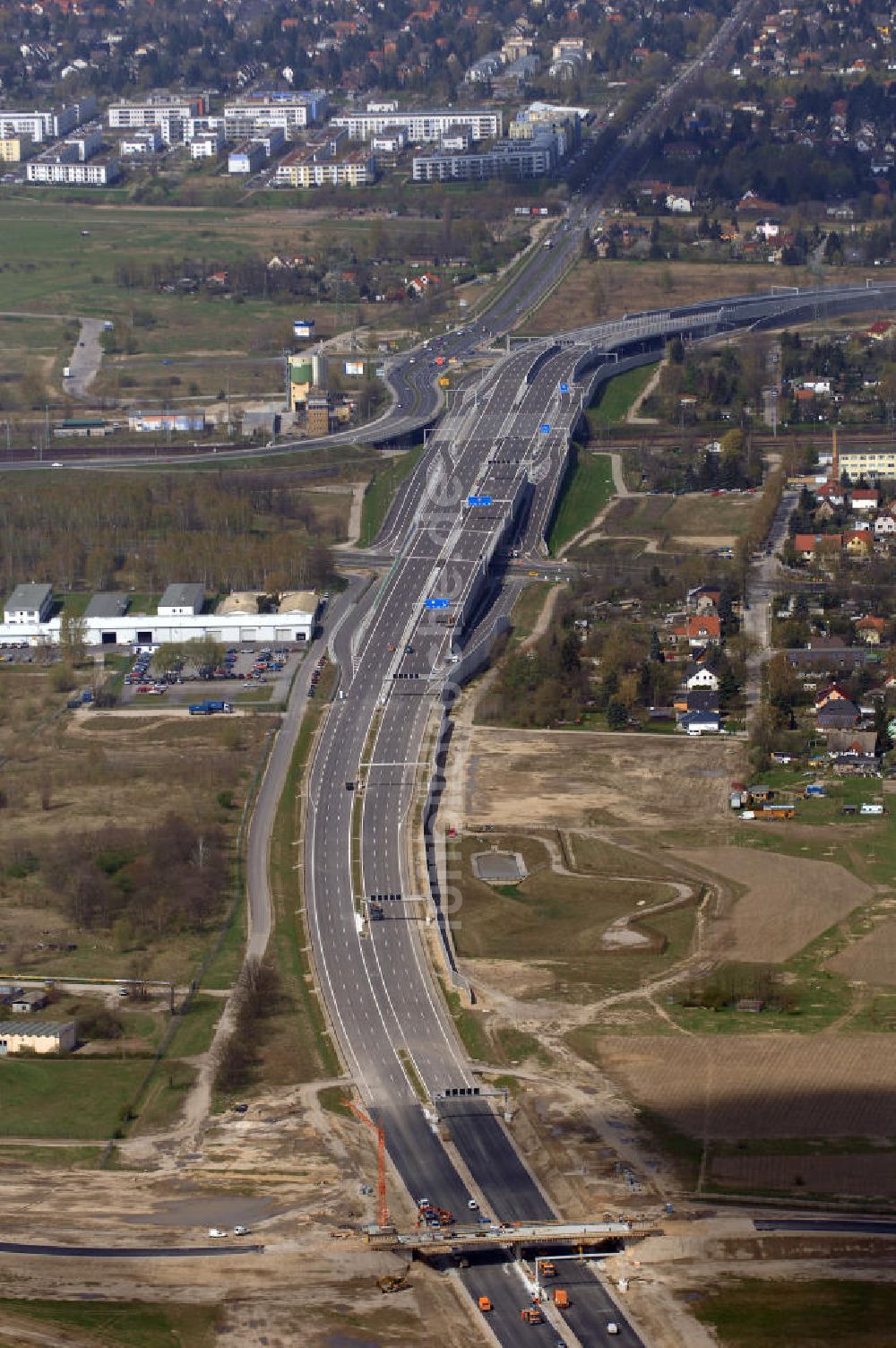 Schönefeld aus der Vogelperspektive: Ausbau des Flughafens Berlin-Schönefeld / Ausbau der A113n