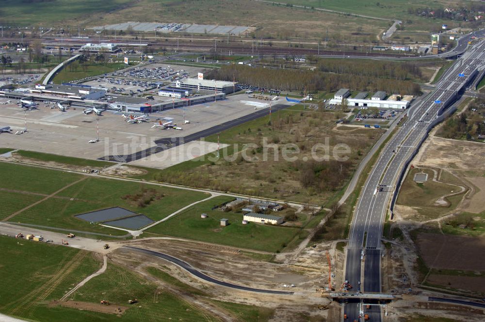 Schönefeld von oben - Ausbau des Flughafens Berlin-Schönefeld / Ausbau der A113n