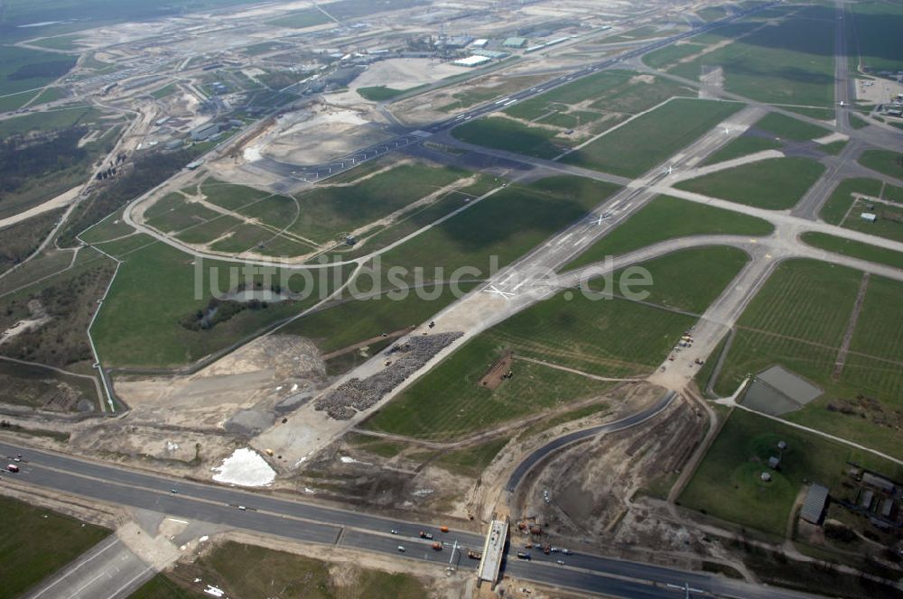 Luftaufnahme Schönefeld - Ausbau des Flughafens Berlin-Schönefeld / Ausbau der A113n