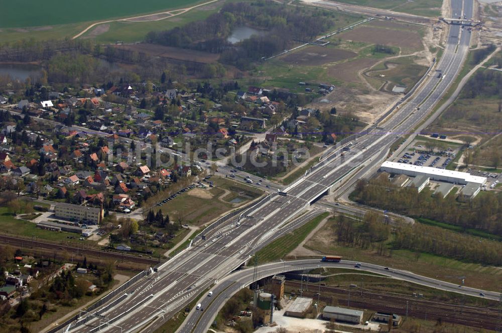 Schönefeld aus der Vogelperspektive: Ausbau des Flughafens Berlin-Schönefeld / Ausbau der A113n