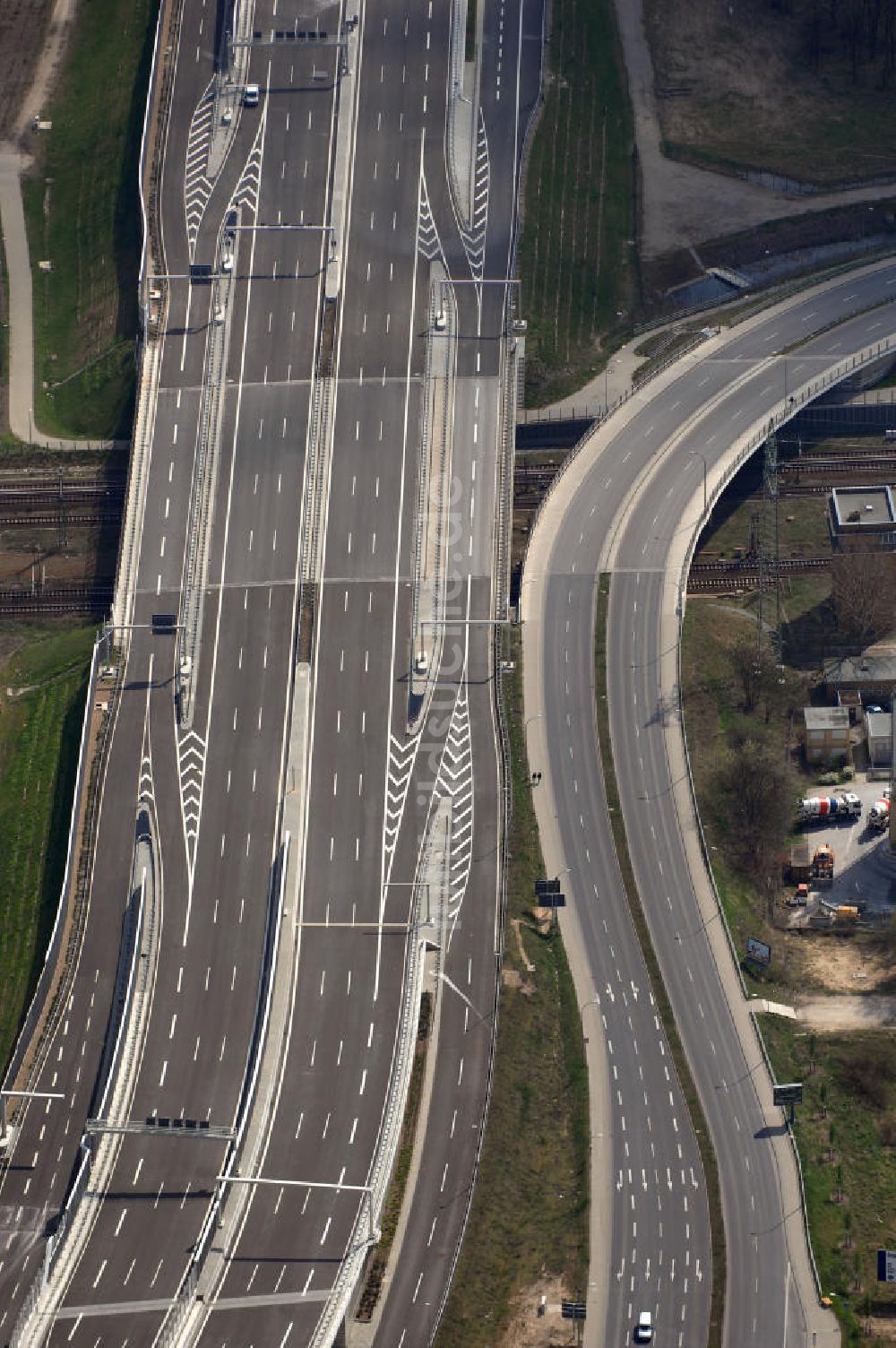 Luftaufnahme Schönefeld - Ausbau des Flughafens Berlin-Schönefeld / Ausbau der A113n