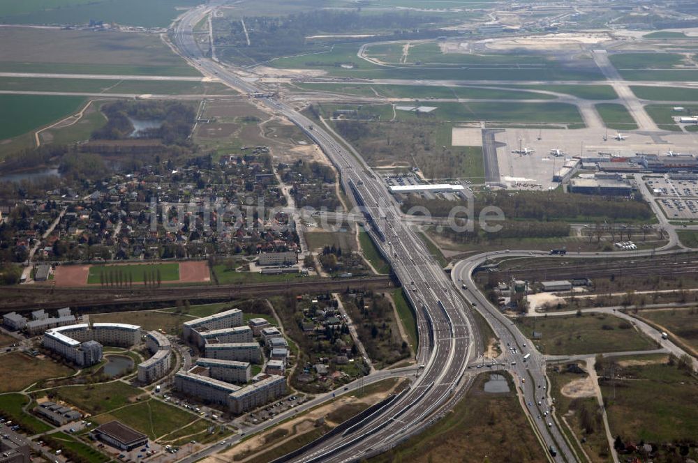 Schönefeld von oben - Ausbau des Flughafens Berlin-Schönefeld / Ausbau der A113n