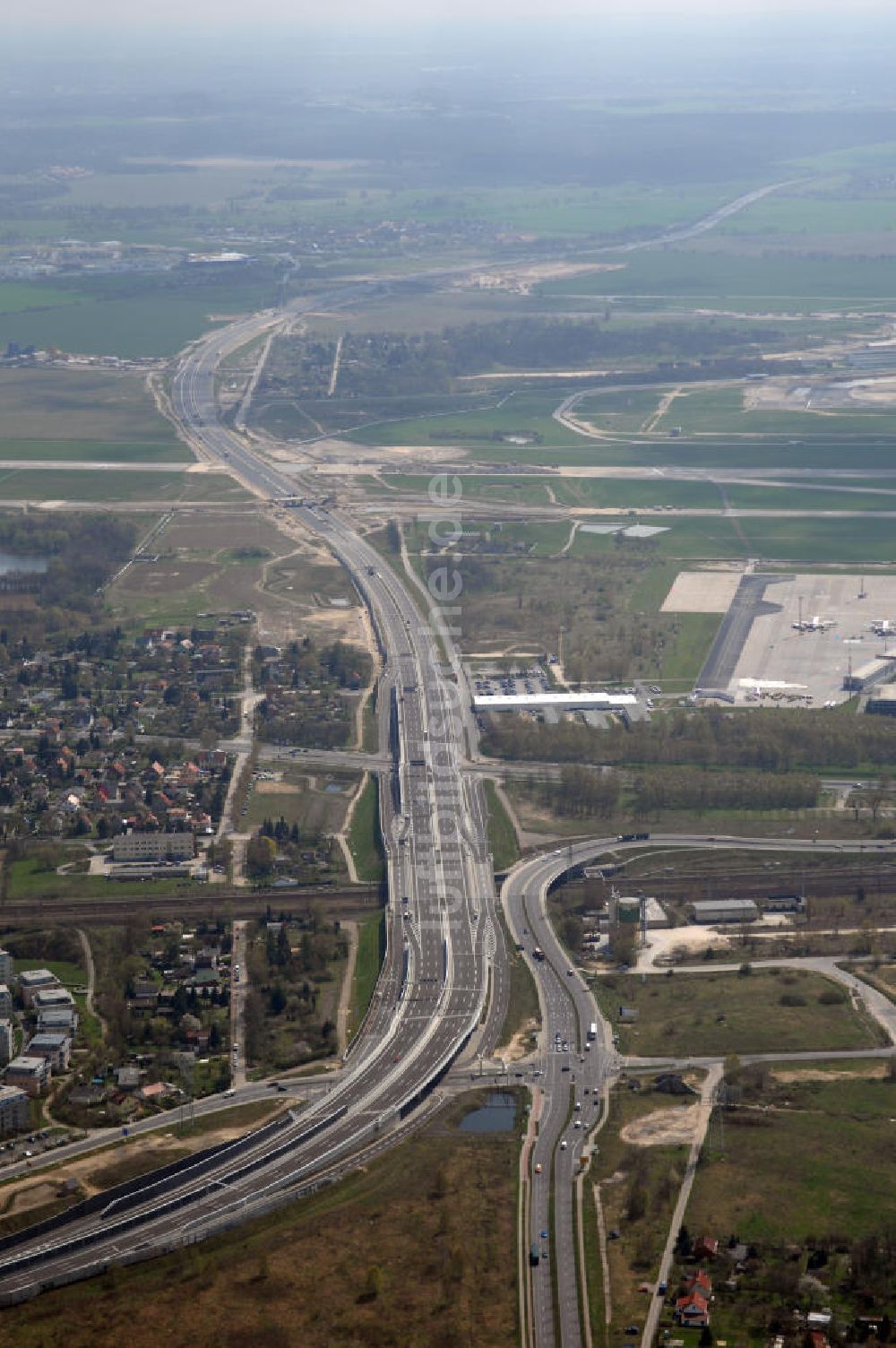 Luftaufnahme Schönefeld - Ausbau des Flughafens Berlin-Schönefeld / Ausbau der A113n