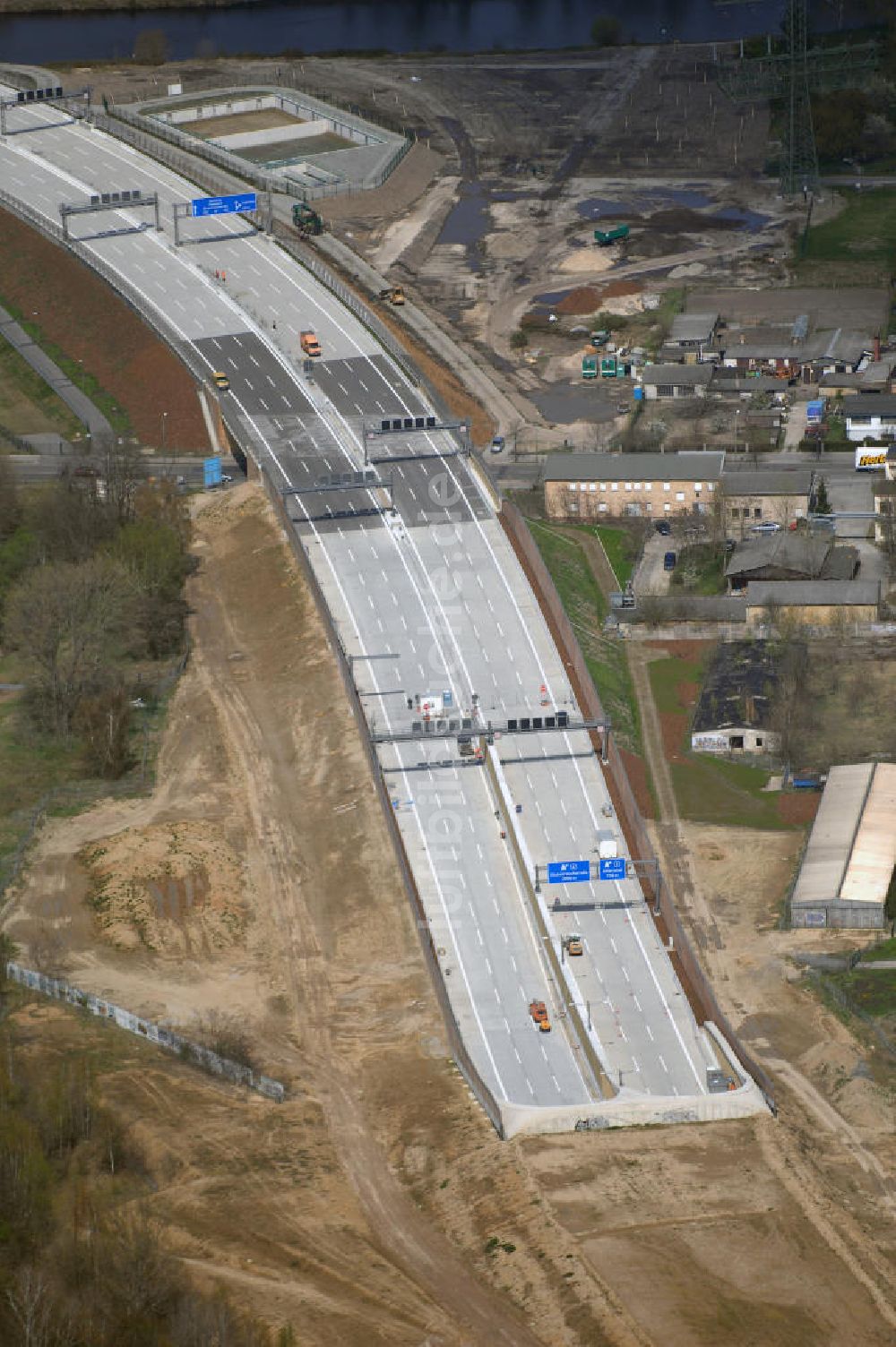 Luftbild Schönefeld - Ausbau des Flughafens Berlin-Schönefeld / Ausbau der A113n