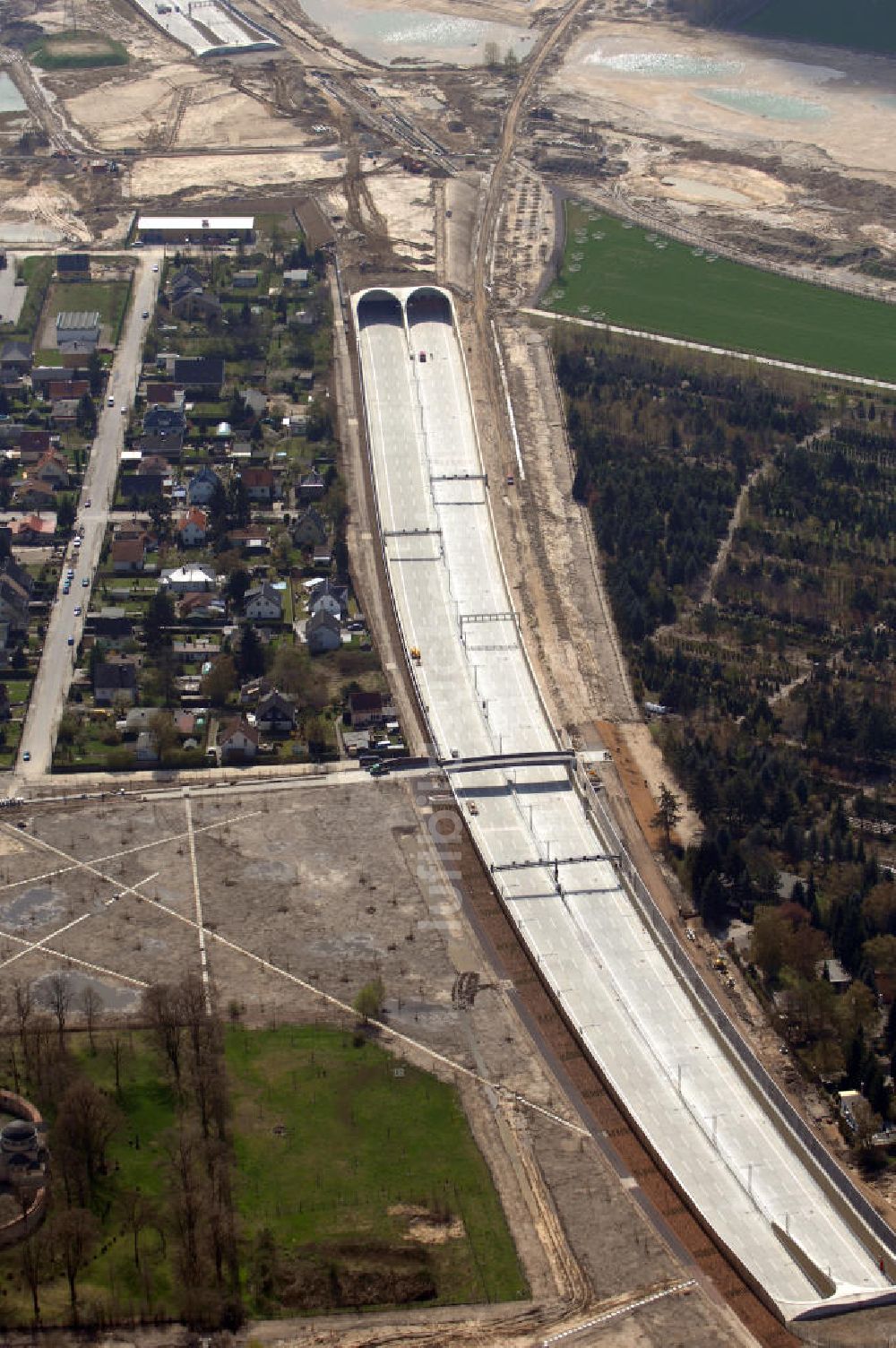 Luftbild Schönefeld - Ausbau des Flughafens Berlin-Schönefeld / Ausbau der A113n