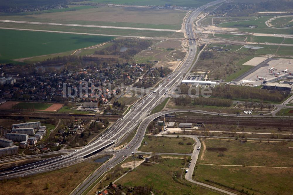 Luftaufnahme Schönefeld - Ausbau des Flughafens Berlin-Schönefeld / Ausbau der A113n