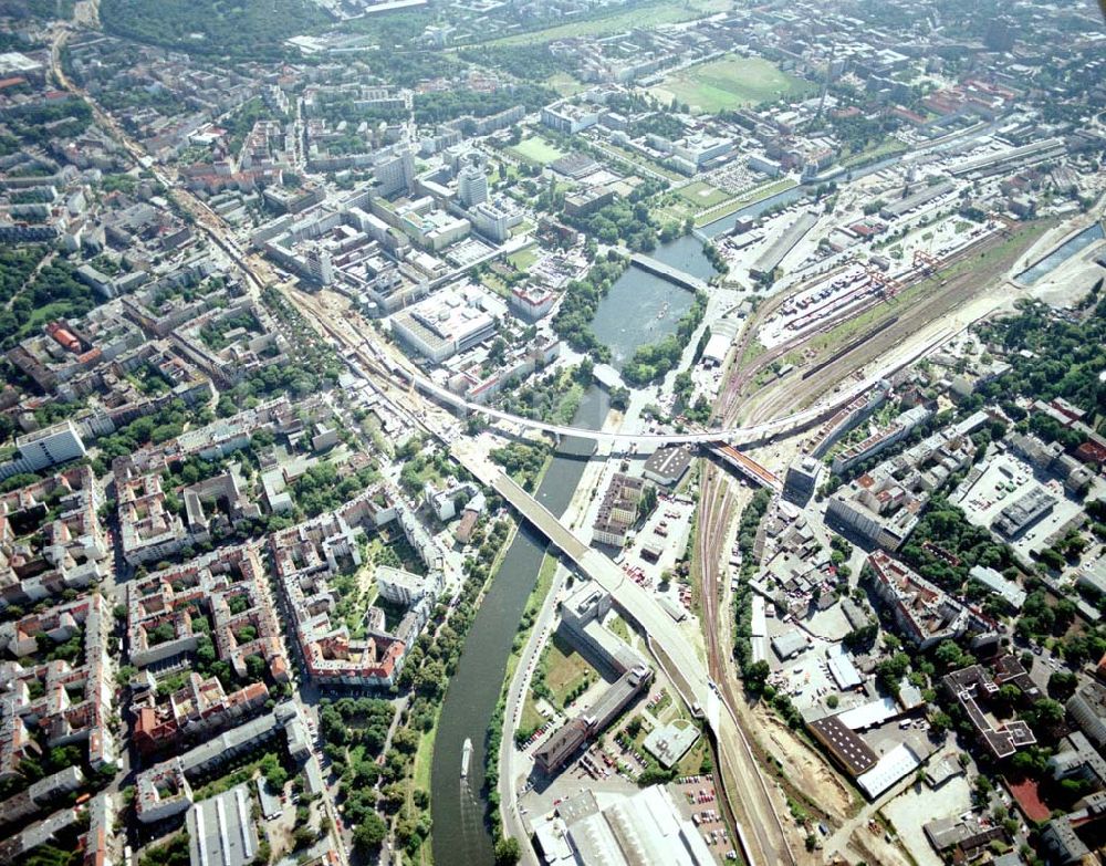 Luftbild Berlin - Wedding - Ausbau des DB - Innenringes zwischen dem Berliner Westhafen und der Müllerstraße am Bereich der Perleberger Brücke in Berlin - Wedding