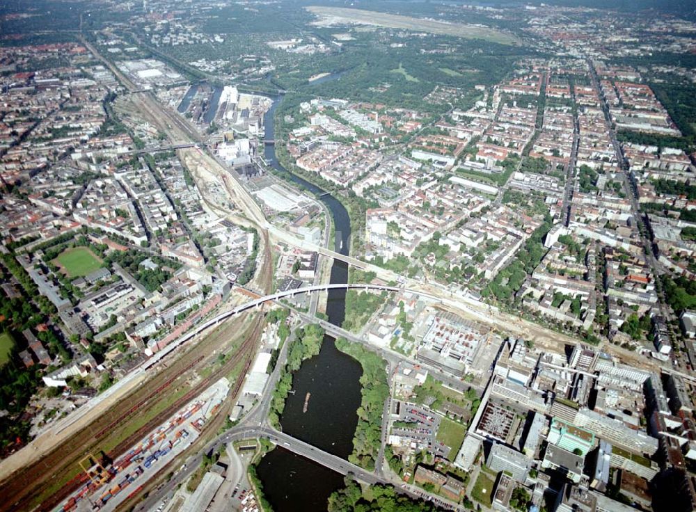 Luftbild Berlin - Wedding - Ausbau des DB - Innenringes zwischen dem Berliner Westhafen und der Müllerstraße am Bereich der Perleberger Brücke in Berlin - Wedding