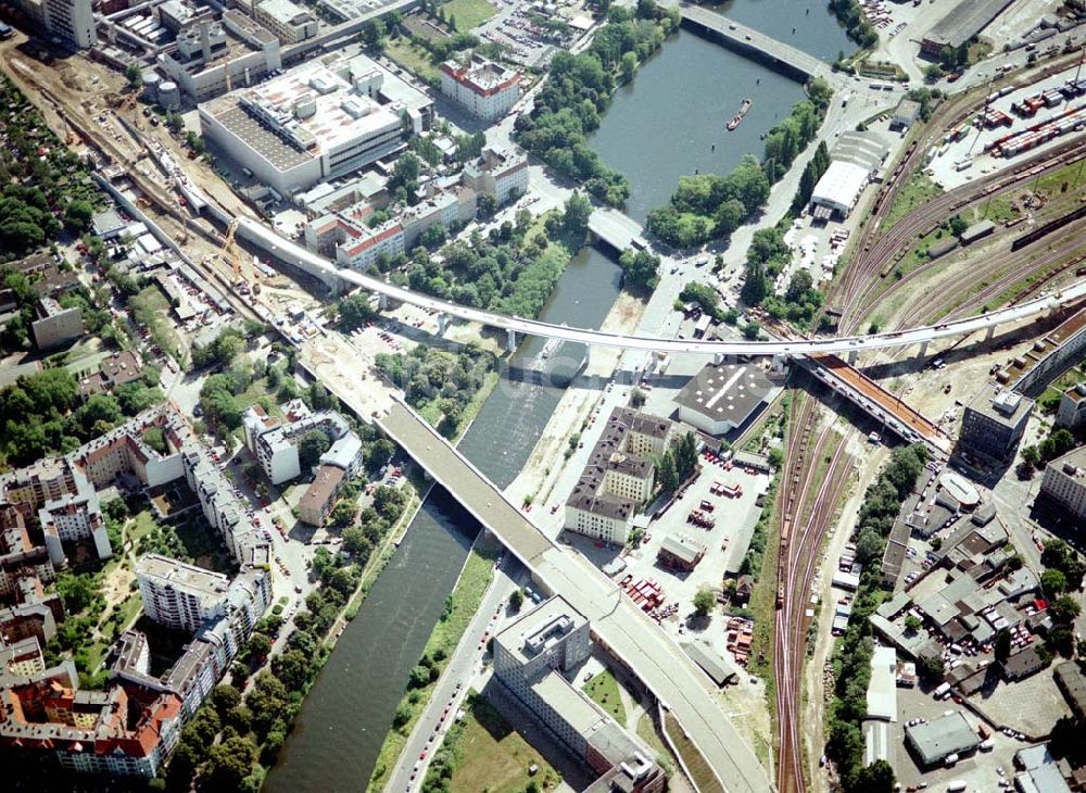 Berlin - Wedding aus der Vogelperspektive: Ausbau des DB - Innenringes zwischen dem Berliner Westhafen und der Müllerstraße am Bereich der Perleberger Brücke in Berlin - Wedding