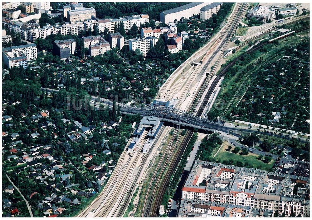 Berlin - Prenzlauer Berg / Wedding aus der Vogelperspektive: Ausbau des Innernringes der Deutschen Bahn zwischen dem Bereich Bornholmer Brücke - Nordkreuz - S-Bhf. Gesundbrunnen.