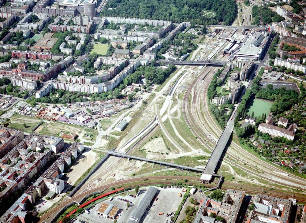 Berlin - Wedding aus der Vogelperspektive: Ausbau des Innernringes der Deutschen Bahn zwischen dem Bereich Nordkreuz - S-Bhf. Gesundbrunnen.