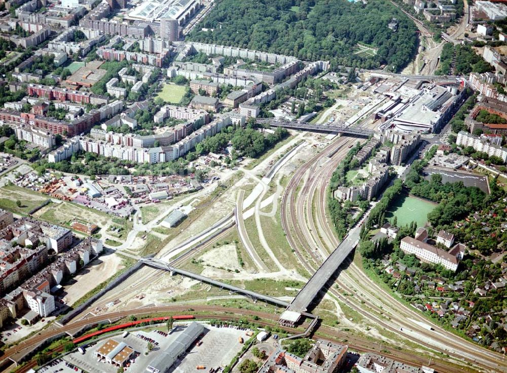 Luftbild Berlin - Wedding - Ausbau des Innernringes der Deutschen Bahn zwischen dem Bereich Nordkreuz - S-Bhf. Gesundbrunnen.