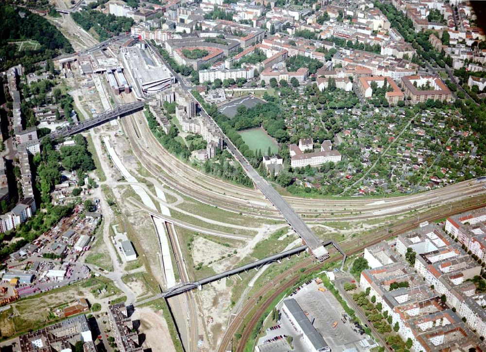 Berlin - Wedding aus der Vogelperspektive: Ausbau des Innernringes der Deutschen Bahn zwischen dem Bereich Nordkreuz - S-Bhf. Gesundbrunnen.