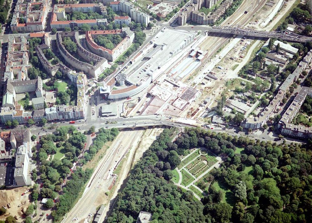 Berlin - Wedding aus der Vogelperspektive: Ausbau des Innernringes der Deutschen Bahn zwischen dem Bereich Nordkreuz - S-Bhf. Gesundbrunnen.