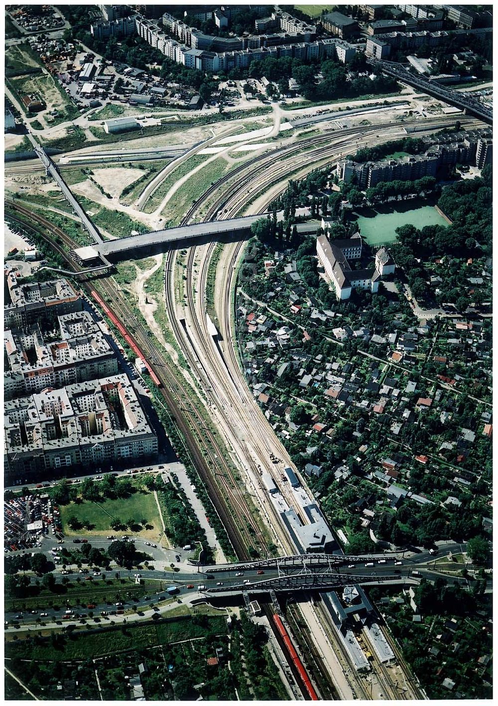 Berlin - Wedding aus der Vogelperspektive: Ausbau des Innernringes der Deutschen Bahn zwischen dem Bereich Nordkreuz - und Bornholmer Brücke.