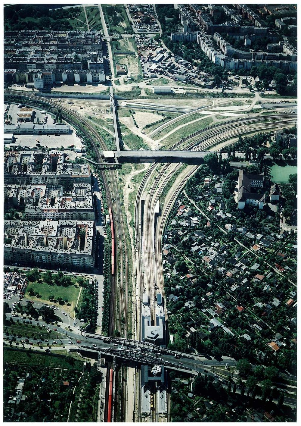 Luftbild Berlin - Wedding - Ausbau des Innernringes der Deutschen Bahn zwischen dem Bereich Nordkreuz - und Bornholmer Brücke.