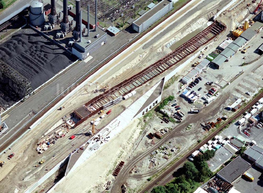 Berlin - Wedding aus der Vogelperspektive: Ausbau des Innernringes der Deutschen Bahn zwischen dem Bereich Westhafen - Müllerstraße.