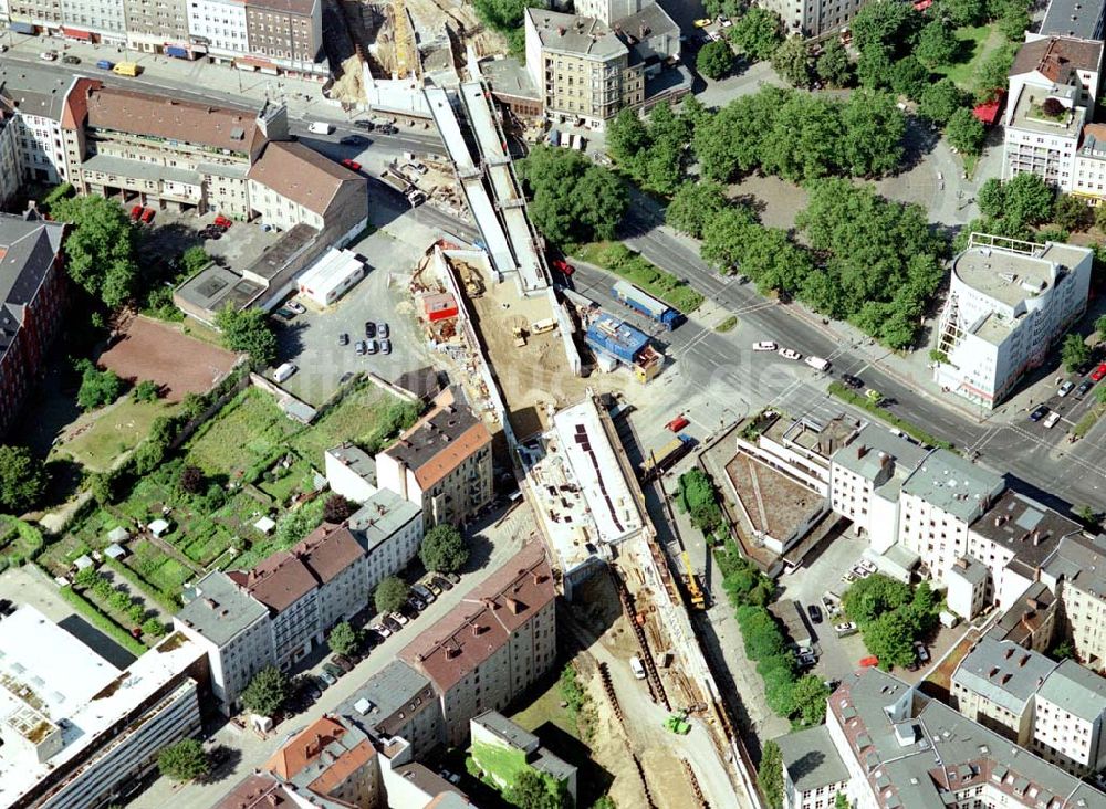 Berlin - Wedding aus der Vogelperspektive: Ausbau des Innernringes der Deutschen Bahn zwischen dem Bereich Westhafen - Müllerstraße.