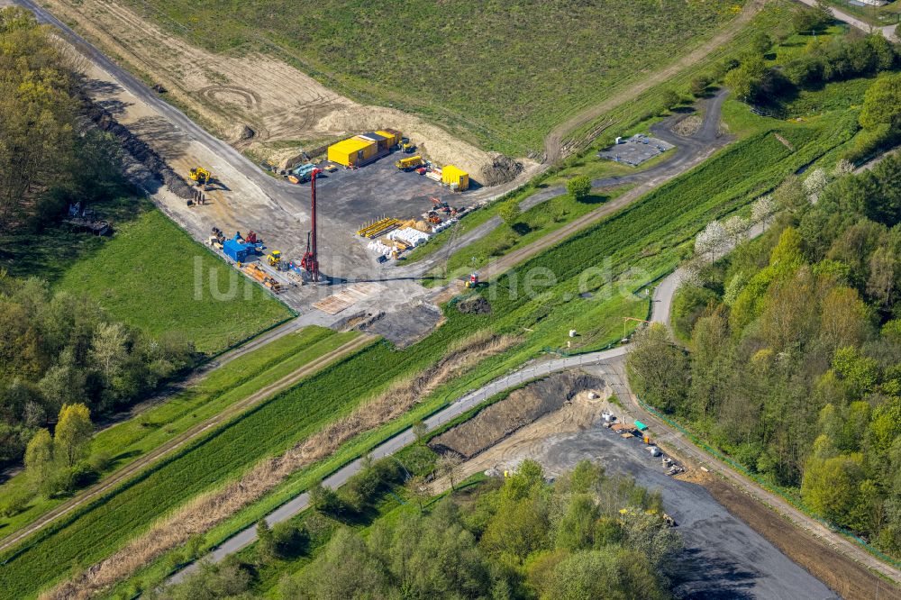 Bergkamen aus der Vogelperspektive: Ausbau der Kuhbachbrücke der L821n zwischen Erich-Ollenhauer-Straße und Lünener Straße in Bergkamen im Bundesland Nordrhein-Westfalen, Deutschland