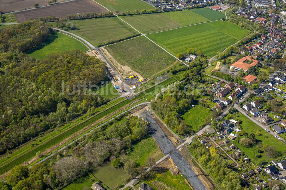 Luftbild Bergkamen - Ausbau der Kuhbachbrücke der L821n zwischen Erich-Ollenhauer-Straße und Lünener Straße in Bergkamen im Bundesland Nordrhein-Westfalen, Deutschland