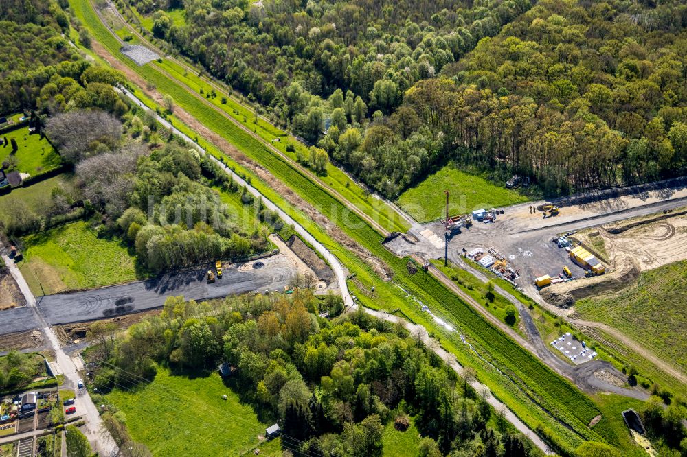 Bergkamen aus der Vogelperspektive: Ausbau der Kuhbachbrücke der L821n zwischen Erich-Ollenhauer-Straße und Lünener Straße in Bergkamen im Bundesland Nordrhein-Westfalen, Deutschland