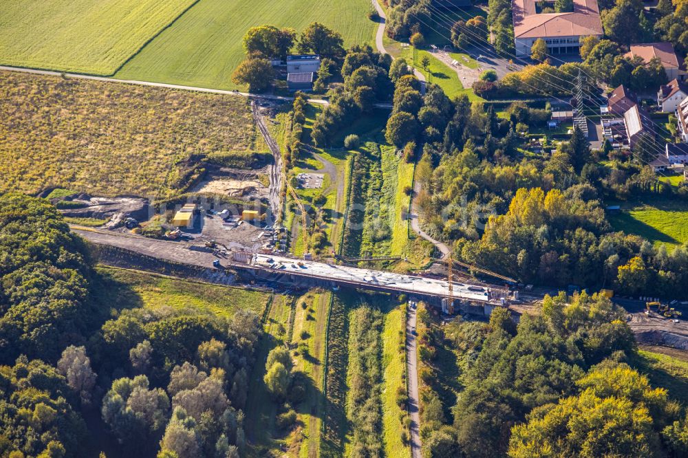 Bergkamen von oben - Ausbau der Kuhbachbrücke der L821n zwischen Erich-Ollenhauer-Straße und Lünener Straße in Bergkamen im Bundesland Nordrhein-Westfalen, Deutschland