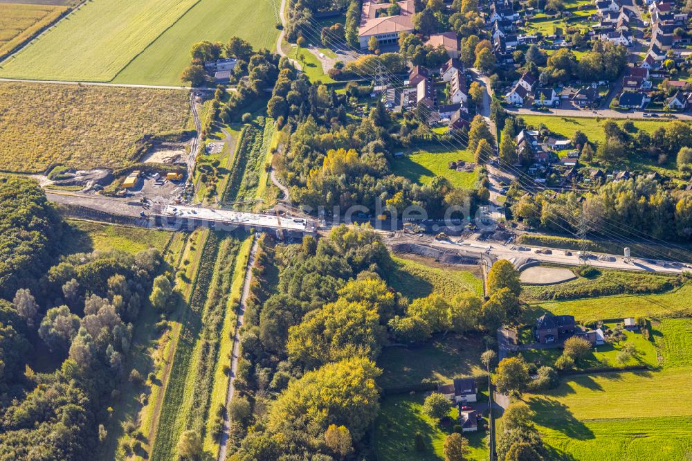 Luftbild Bergkamen - Ausbau der Kuhbachbrücke der L821n zwischen Erich-Ollenhauer-Straße und Lünener Straße in Bergkamen im Bundesland Nordrhein-Westfalen, Deutschland