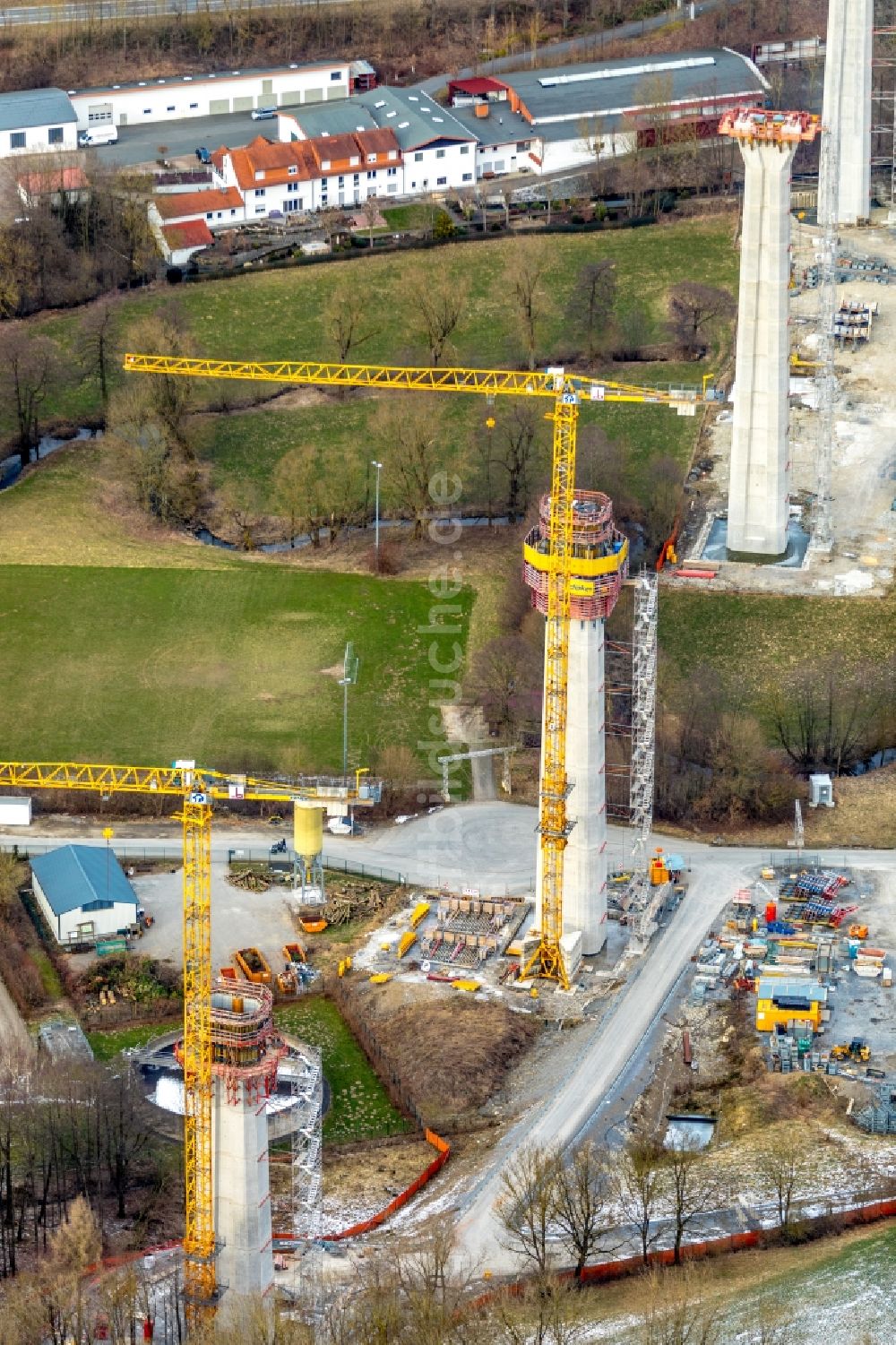 Bad Wünnenberg aus der Vogelperspektive: Ausbau der Ortsumgehung im Straßenverlauf der Aftetalbrücke der B 480n in Bad Wünnenberg im Bundesland Nordrhein-Westfalen, Deutschland