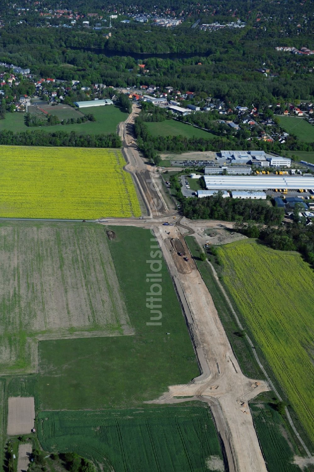 Luftbild Stahnsdorf - Ausbau der Ortsumgehung im Straßenverlauf der Landesstraße L77n im Ortsteil Güterfelde in Stahnsdorf im Bundesland Brandenburg, Deutschland