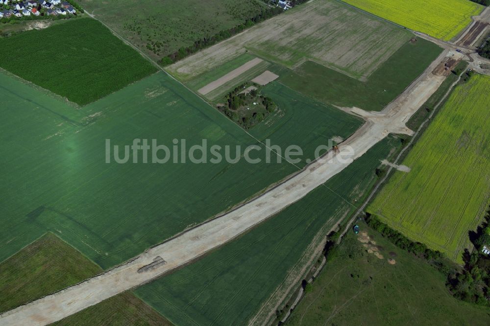 Stahnsdorf aus der Vogelperspektive: Ausbau der Ortsumgehung im Straßenverlauf der Landesstraße L77n im Ortsteil Güterfelde in Stahnsdorf im Bundesland Brandenburg, Deutschland