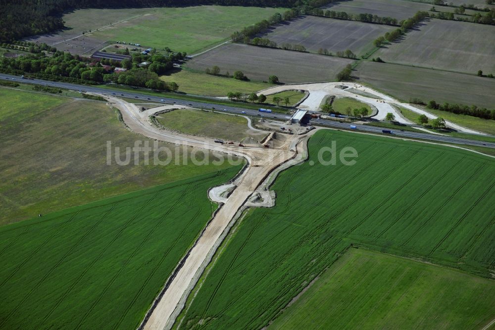 Luftaufnahme Stahnsdorf - Ausbau der Ortsumgehung im Straßenverlauf der Landesstraße L77n im Ortsteil Güterfelde in Stahnsdorf im Bundesland Brandenburg, Deutschland