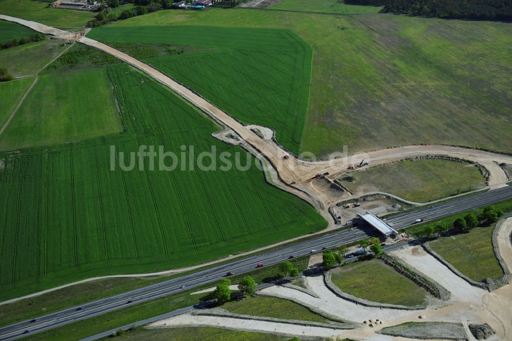 Luftaufnahme Stahnsdorf - Ausbau der Ortsumgehung im Straßenverlauf der Landesstraße L77n im Ortsteil Güterfelde in Stahnsdorf im Bundesland Brandenburg, Deutschland