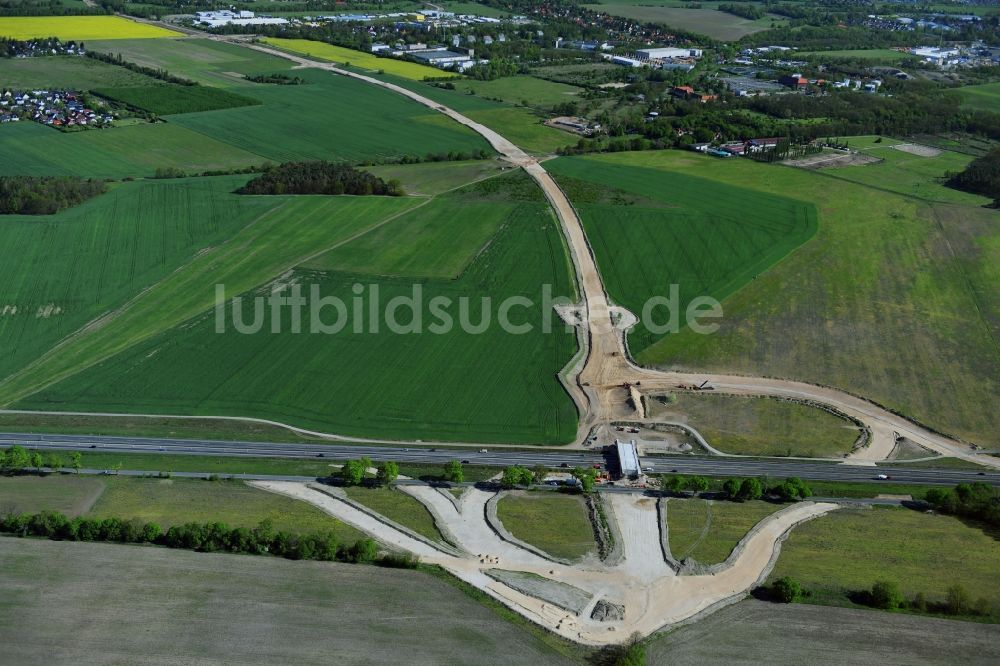 Stahnsdorf von oben - Ausbau der Ortsumgehung im Straßenverlauf der Landesstraße L77n im Ortsteil Güterfelde in Stahnsdorf im Bundesland Brandenburg, Deutschland