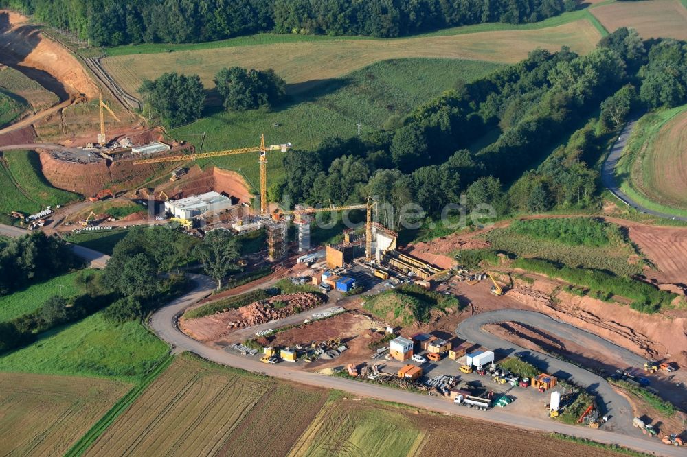 Neuental aus der Vogelperspektive: Ausbau der Ortsumgehung im Straßenverlauf der B254 in Neuental im Bundesland Hessen, Deutschland