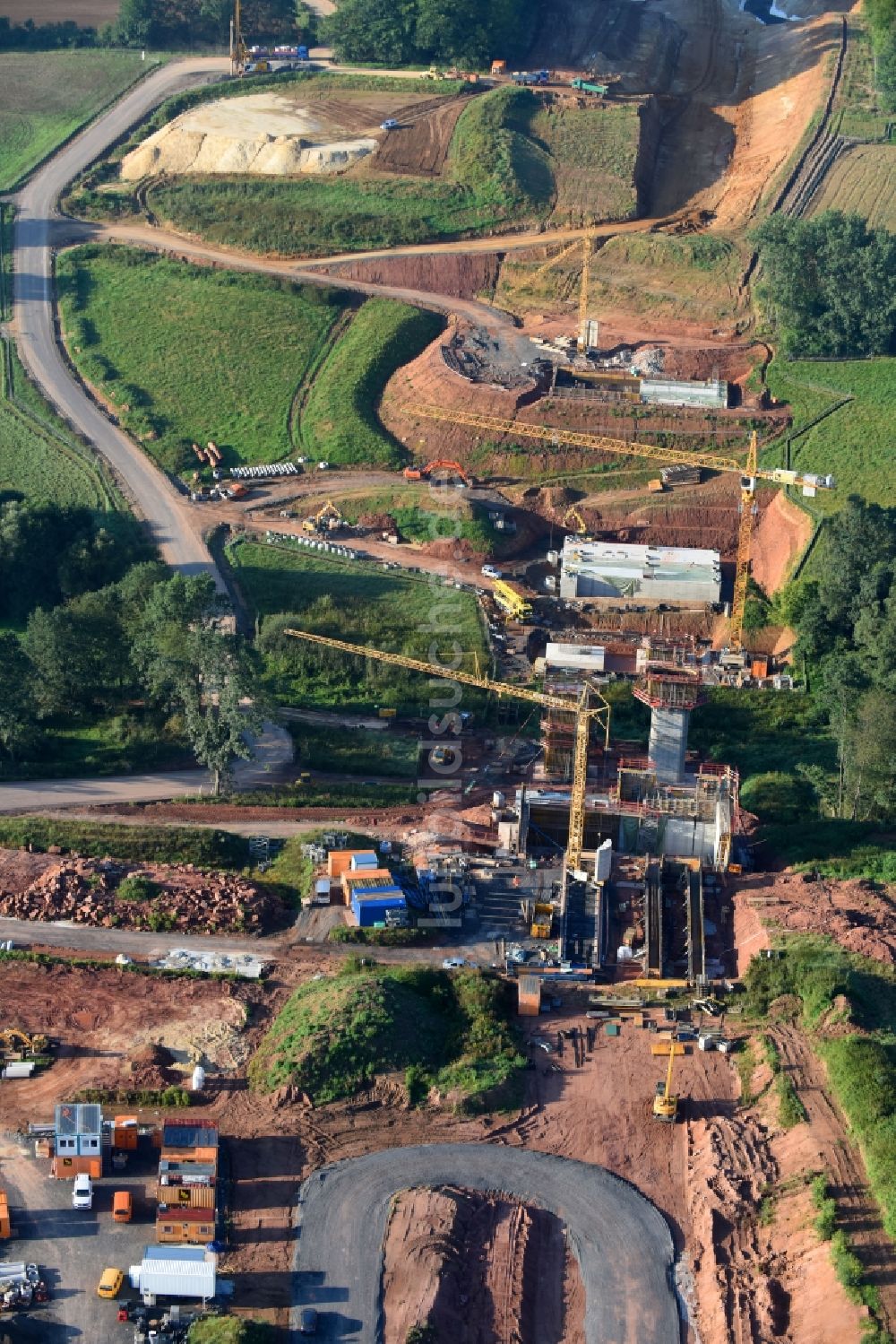 Luftaufnahme Neuental - Ausbau der Ortsumgehung im Straßenverlauf der B254 in Neuental im Bundesland Hessen, Deutschland