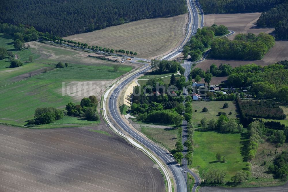 Luftaufnahme Schmerzke - Ausbau der Ortsumgehung im Straßenverlauf der B102 in Schmerzke im Bundesland Brandenburg, Deutschland