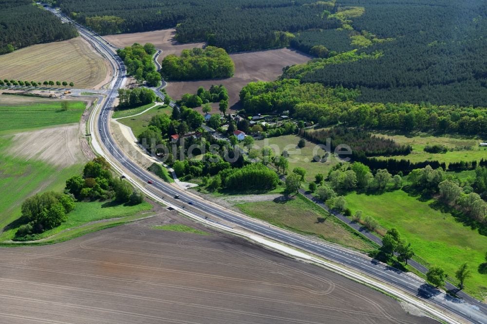 Schmerzke aus der Vogelperspektive: Ausbau der Ortsumgehung im Straßenverlauf der B102 in Schmerzke im Bundesland Brandenburg, Deutschland