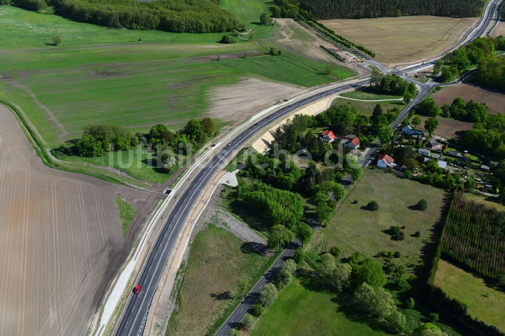 Luftaufnahme Schmerzke - Ausbau der Ortsumgehung im Straßenverlauf der B102 in Schmerzke im Bundesland Brandenburg, Deutschland