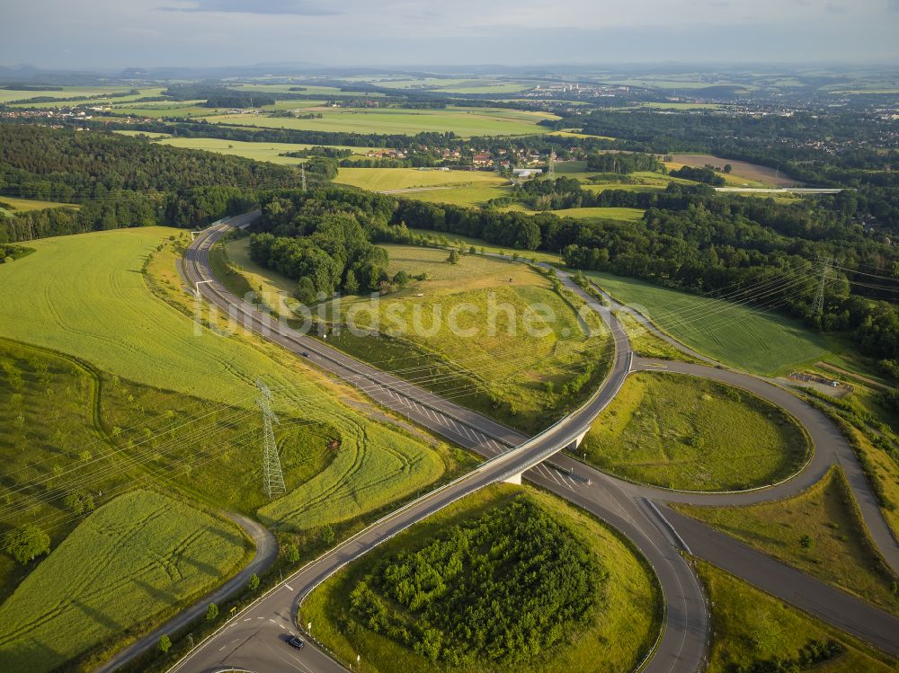 Eschdorf aus der Vogelperspektive: Ausbau der Ortsumgehung im Straßenverlauf Staatsstraße 177 in Eschdorf im Bundesland Sachsen, Deutschland