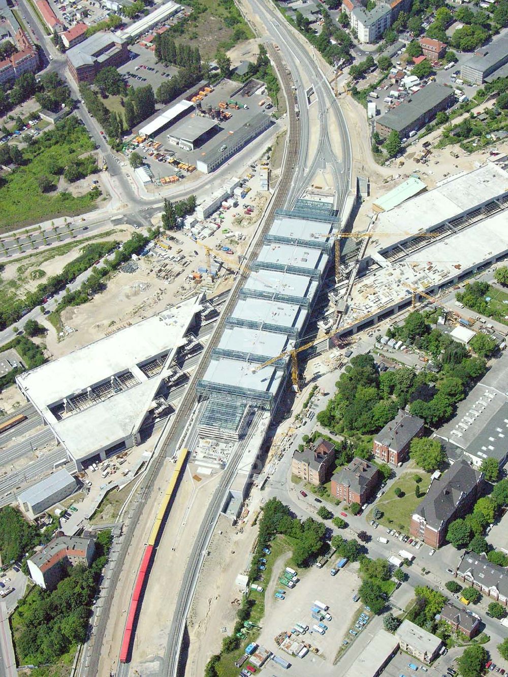 Berlin aus der Vogelperspektive: Ausbau Südring S-Bahn Papestraße am Flughafen Tempelhof durch Walter Bau AG