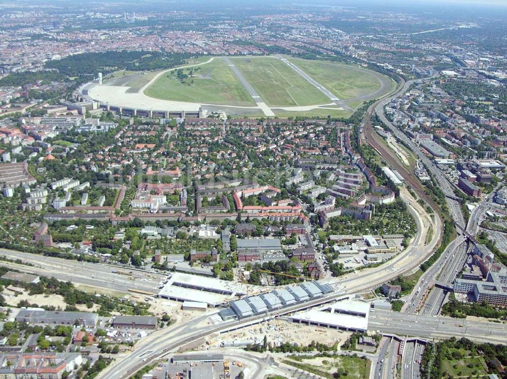 Berlin aus der Vogelperspektive: Ausbau Südring S-Bahn Papestraße am Flughafen Tempelhof durch Walter Bau AG