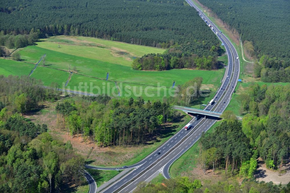 Spreeenhagen von oben - Ausbau und Verbreiterung der Streckenführung der Autobahn / Bundesautobahn BAB A12 / E30 am Abzweig zur Landesstraße L23 bei Spreenhagen im Bundesland Brandenburg