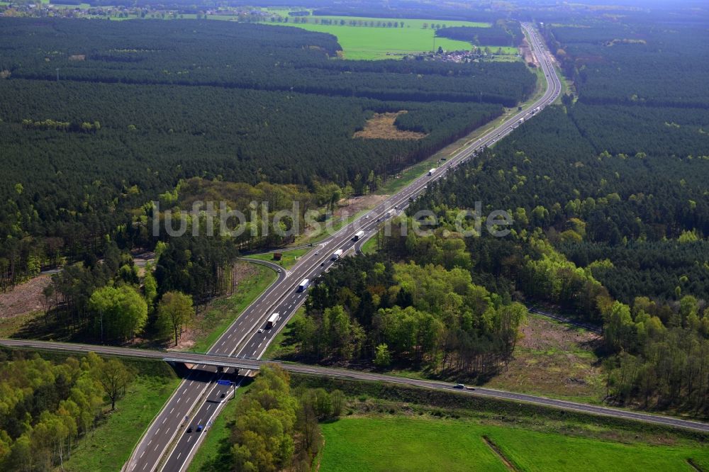 Spreeenhagen aus der Vogelperspektive: Ausbau und Verbreiterung der Streckenführung der Autobahn / Bundesautobahn BAB A12 / E30 am Abzweig zur Landesstraße L23 bei Spreenhagen im Bundesland Brandenburg